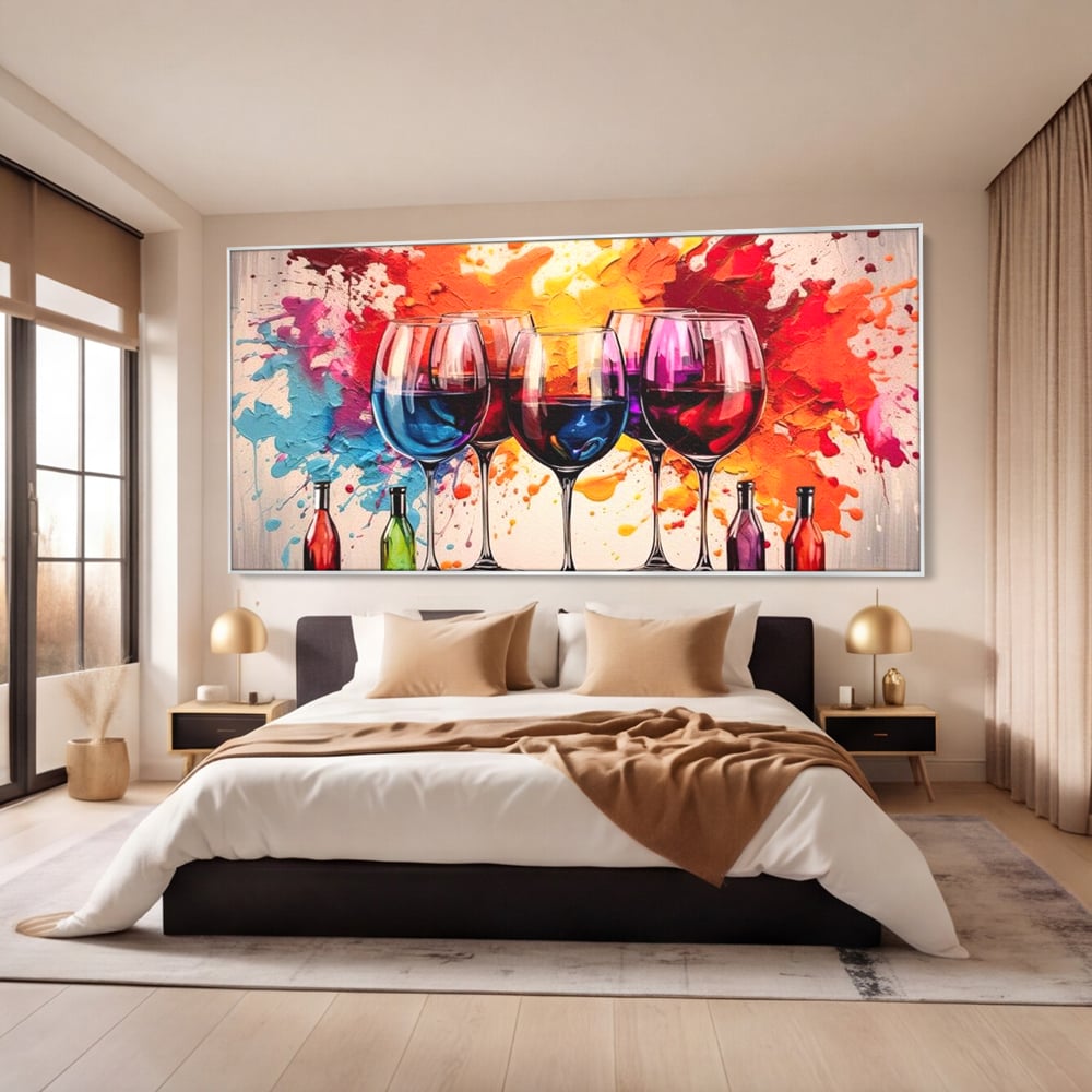 Tablou canvas cu pictura cu pahare de vin si pete, in rama de aluminiu argintiu, pe perete intr-un dormitor